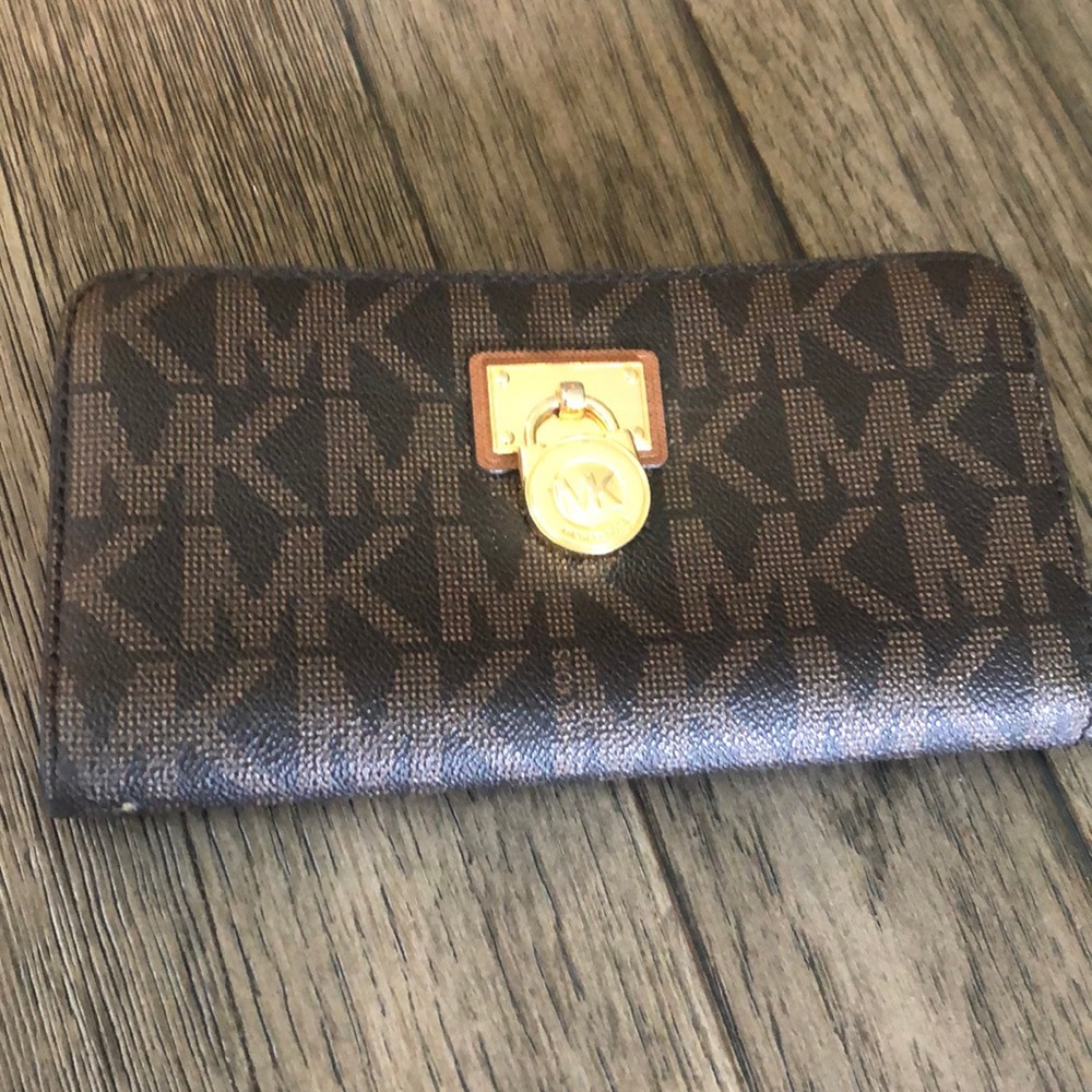 COPY - Michael Kors wallet